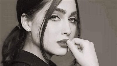 ظهور مفاجئ للطفلة جنا عمرو بعد غياب.. وتفاجئ جمهورها بالاحتفال بعيد ميلادها الـ 18.. وجمهورها: أنتي كبرتي امته