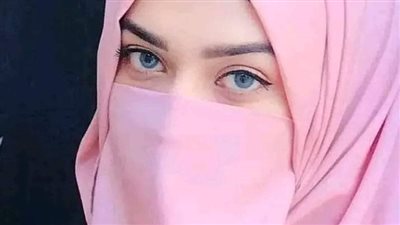 «فيديو أبكى الملايين».. مصرية تقابل شابًا يشبه ابنها المتوفي في الحج.. شاهد رد فعله 