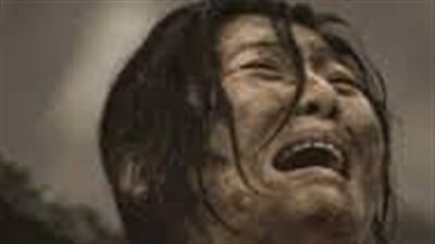 صورة غريبة لرجل وضع دائرة حوله