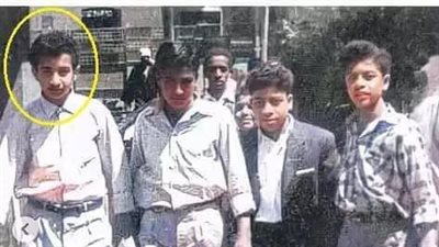 هذا الولد الأنيق تحول لأهم فنان في جيله.. تزوج من فنانة شهيرة وابنته ممثلة شهيرة لم تتزوج!! لن تتخيل من هو!