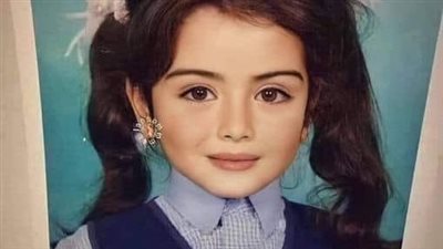 هذه الطفلة أصبحت فنانة عالمية شهيرة شديدة الجمال.. من هي ؟