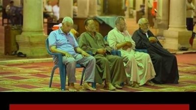 ما حكم من يصلي وهو جالس ؟