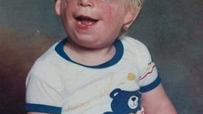 والداه تنازلا عنه بسبب مظهره.. ولكن بعد 37 عاما حدث ما لم يتوقعه أحد