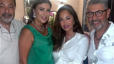 ظهور داليا البحيرى مع زوجها في الساحل
