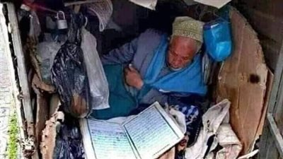 مر مچنون على عابد يناجي ربه وهو يبكي والدموع منهمرة على خديه وهو يقول:ربي لا تدخلني