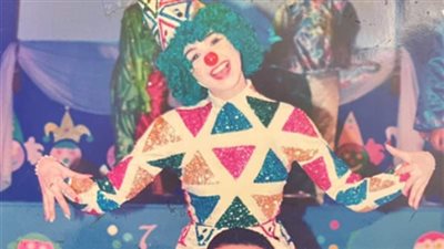 هذه الفتاة أصبجت أجمل وأشهر فنانة في مصر.. خمن من هي؟