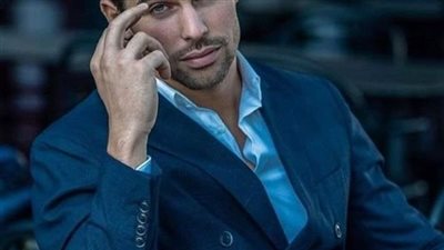 فى ايه يا حور ملبستيش فستان فرحك ليه