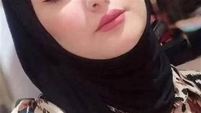 جلس معها يوم خطبتها 