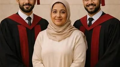 ربّت طفلين يتيمين في صمت… وبعد 22 عامًا وقفت عاجزة أمام ما فعلاه