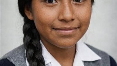 كانت تحت قدميه 15 سنة… وهو يقود البحث عنها أمام الكاميرات!