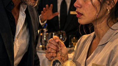 لن تصدقوا كيف كشف عقدٌ قديم سرًا دُفن 23 عامًا… ابنةٌ ضائعة تعود لتُسقط إمبراطورية